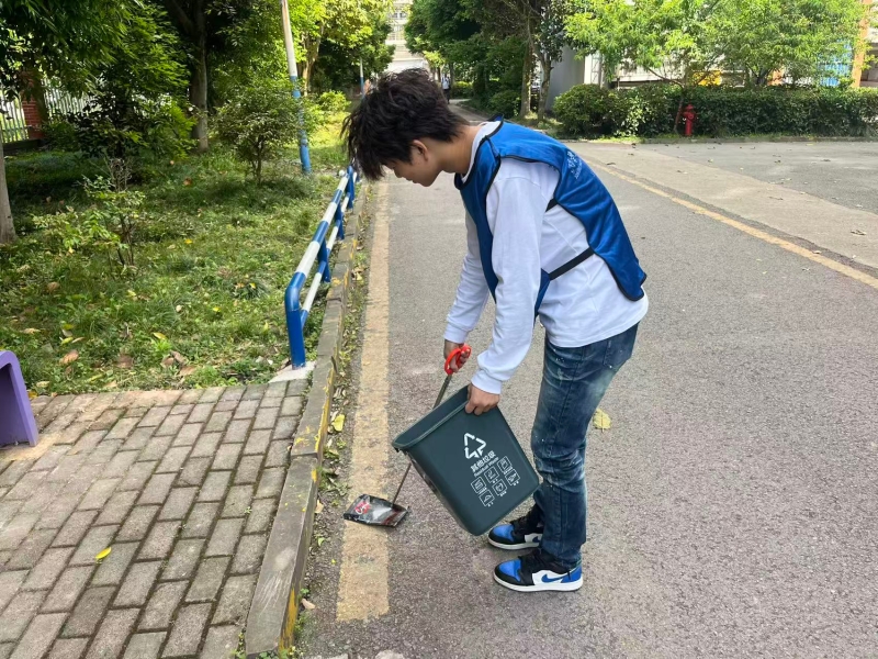 2026.04.17双湖社区志愿者活动照片（2）.jpg